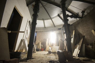 910346 Afbeelding van de werkzaamheden ten behoeve van de herbestemming van de watertoren (Heuveloord 25a) te Utrecht.